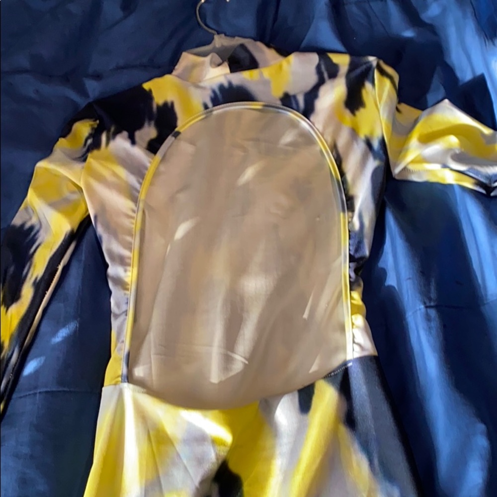 This dress is for the slim and fine lady’s - Picture 2 of 2